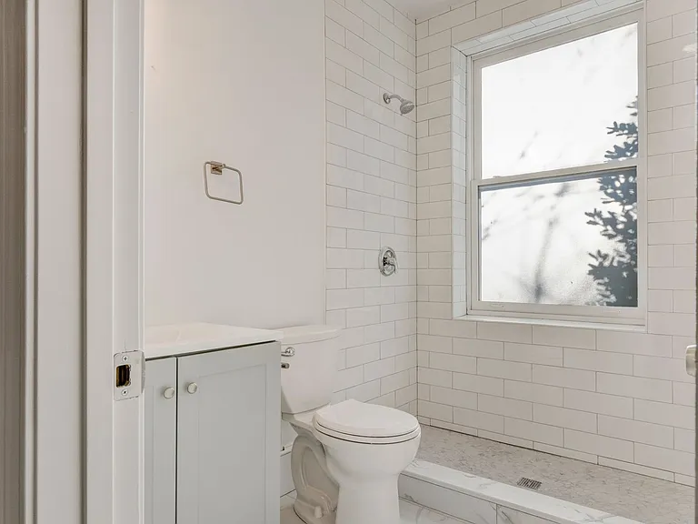 500 G St NE #2 — Photo 3