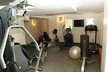 Rented by R New York