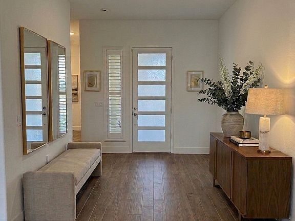 4th image of 525 E Riverway Ave