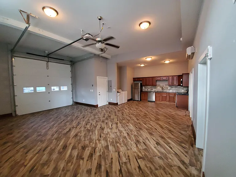 214 W Elm St #103 — Photo 3