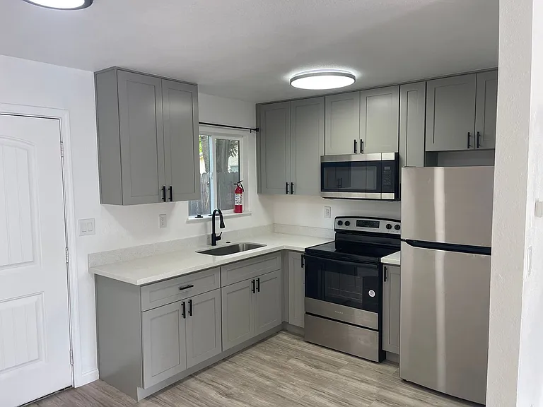 721 Oak St Downtown Stockton — Photo 2