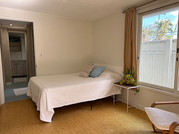 3rd image of 49 Kaiholu Pl #1