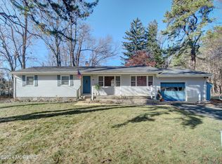 18 Blue Spruce Dr, Jackson, NJ