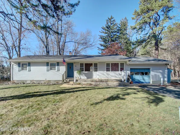 18 Blue Spruce Dr, Jackson, NJ 08527