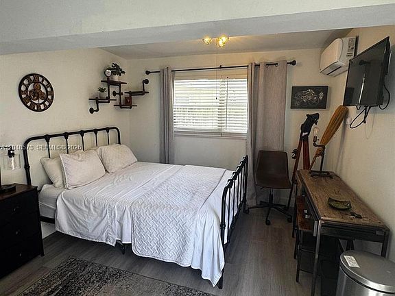 3rd image of 2032 NE 26th St #3