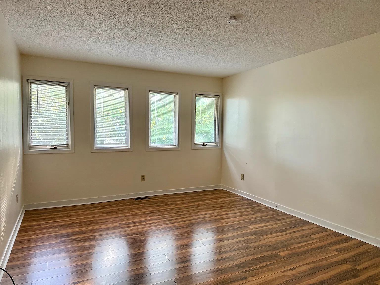 1410 Harbourside Dr — Photo 3