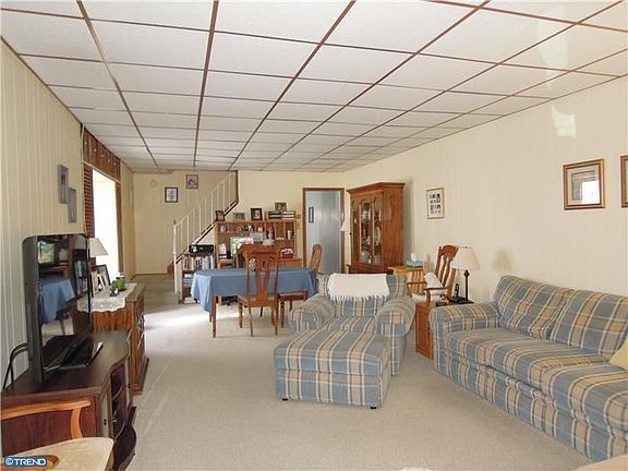 4th image of 1027 Park Ave