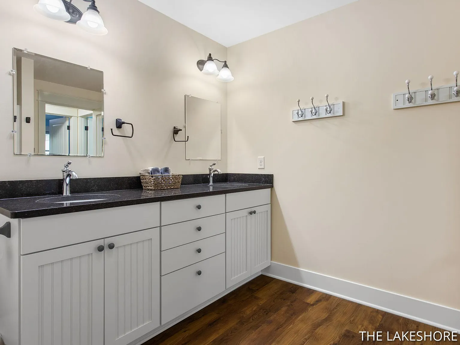 4 bed, 3.5 bath, 2200 sqft, $3,100 — Photo 4