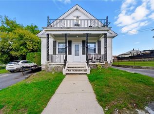 32 Maplewood Ave, Cranston, RI 02920