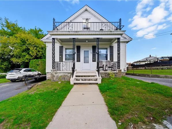 32 Maplewood Ave, Cranston, RI 02920