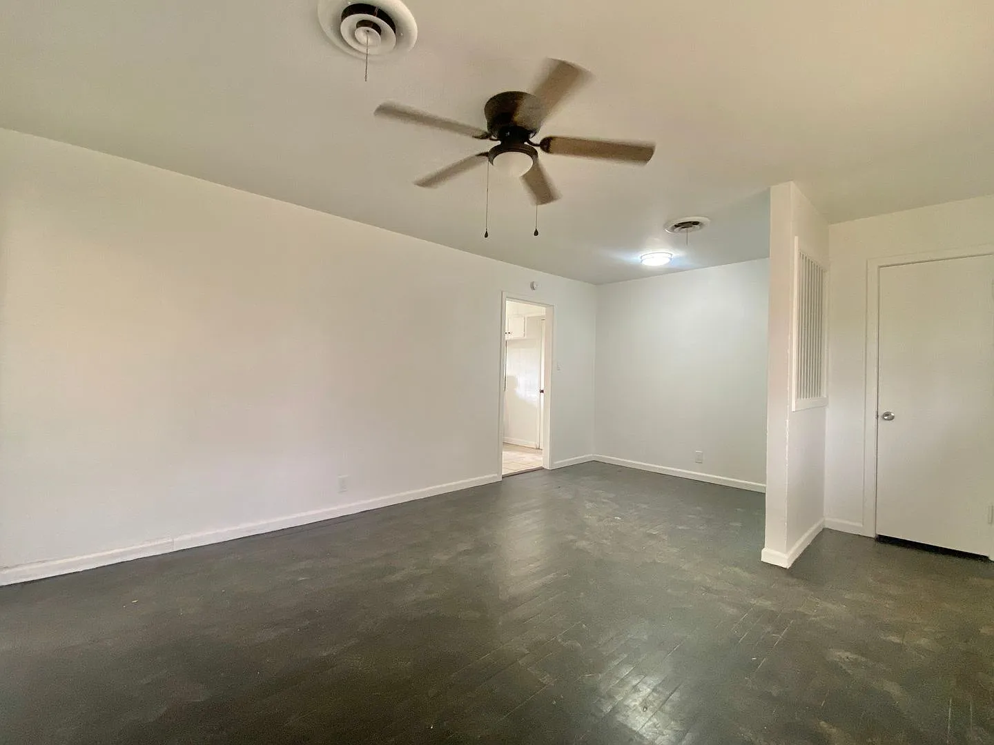 3 bed 1 bath 1 car garage now available — Photo 3