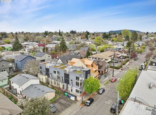 2021 SE Clinton St APT 201, Portland, OR 97202