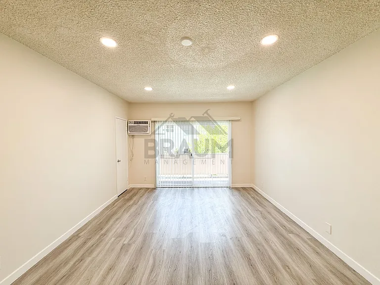 SEPULVEDA — Photo 2