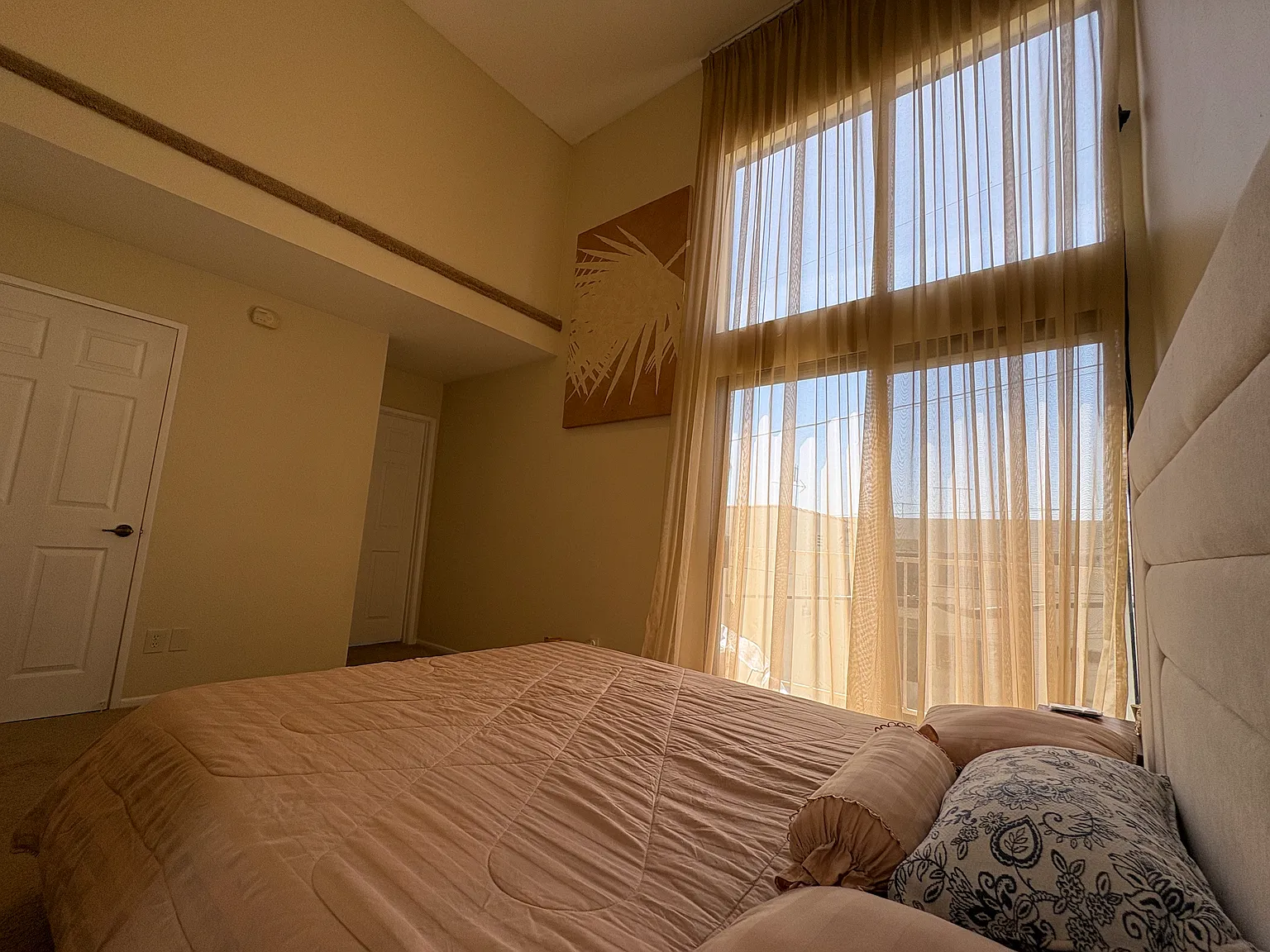3 bed, 1253 sqft, $6,200 — Photo 2