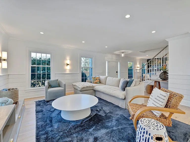 110 Sleepy Hollow Ln — Photo 5