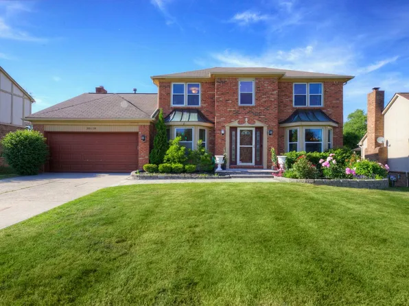 30118 Kingsway Dr, Farmington Hills, MI 48331