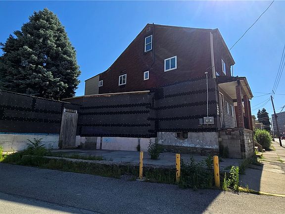 3rd image of 102 N Main St