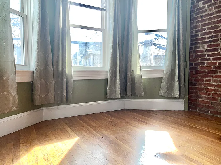 13 Kenyon St #2 — Photo 4
