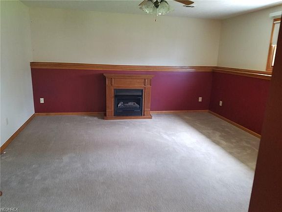 4th image of 806 Song Bird St