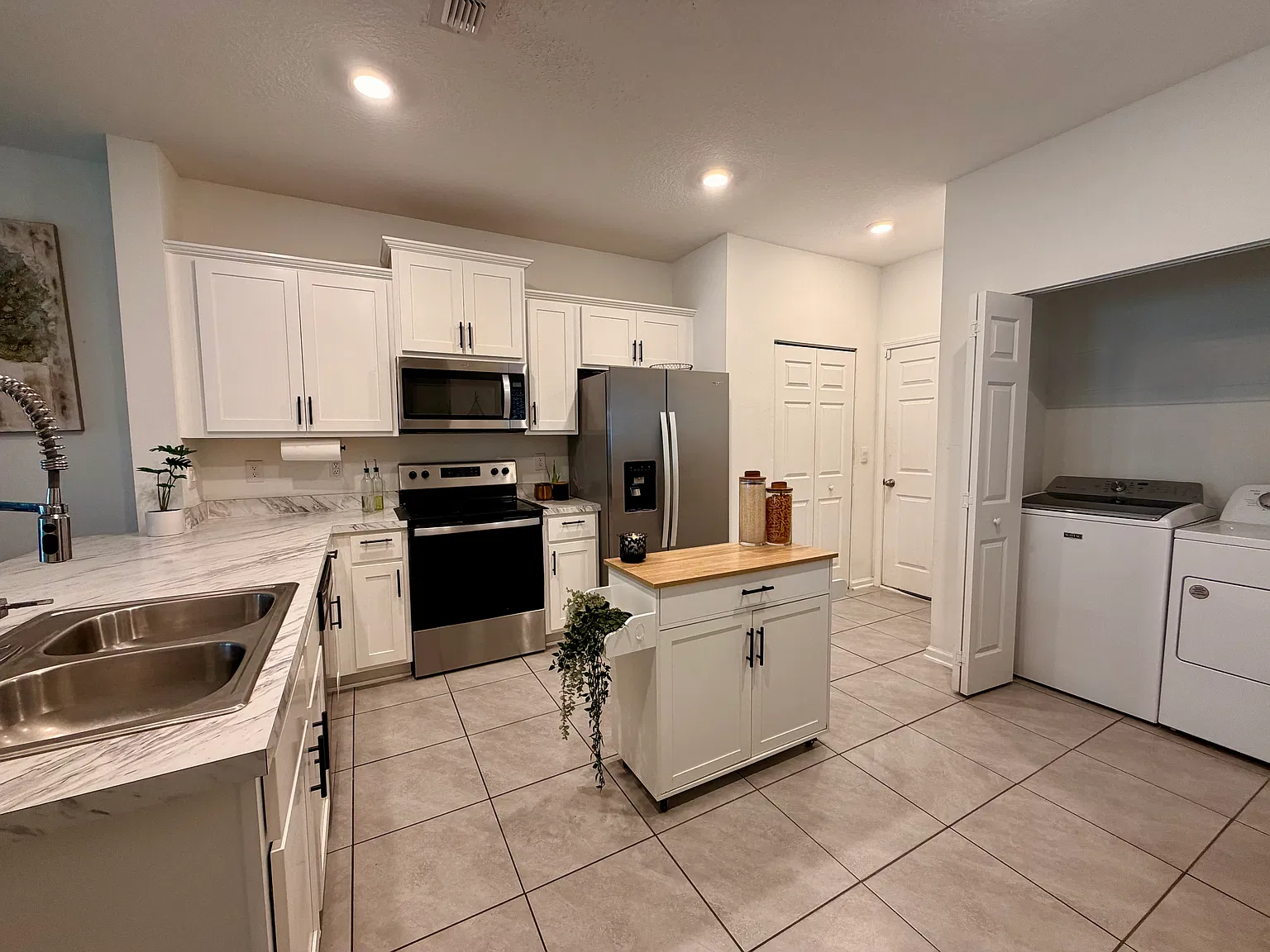 2 bed, 2.5 bath, 1210 sqft, $1,700 — Photo 2