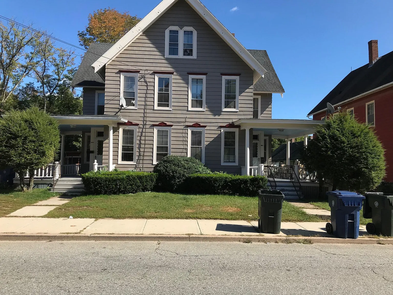 3 bed, 1.5 bath, 1400 sqft, $2,400 — Photo 2