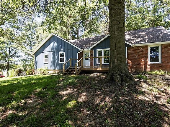 3rd image of 1228 SW Town And Country Ln