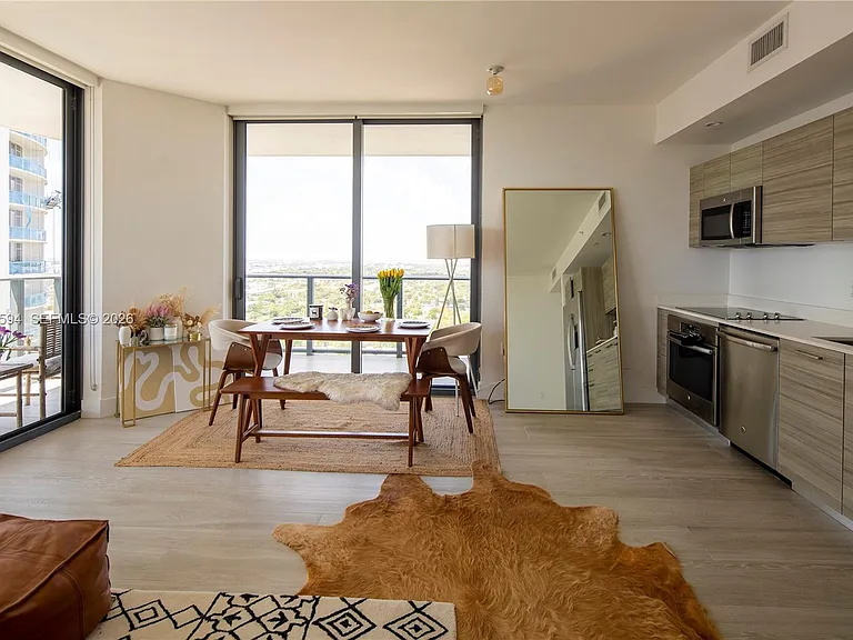 121 NE 34th St #2701 — Photo 3
