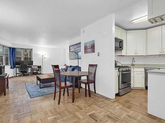 4th image of 300 E 40th St APT 6L
