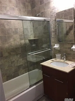 Sold by Winzone Realty Inc | media 2
