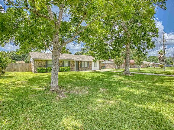 2nd image of 371 Crestfield Cir