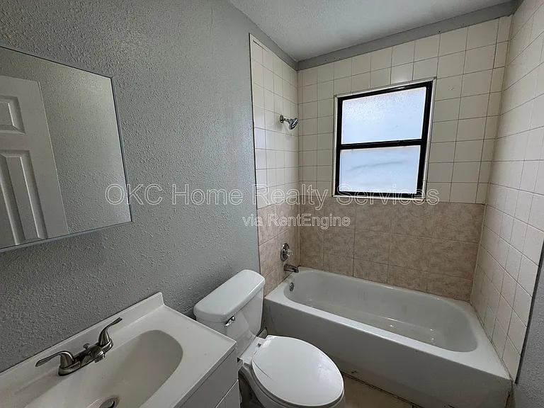 4201 NE 16th Ter — Photo 6
