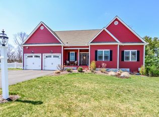 7 Meadow Ln, Blackstone, MA 01504