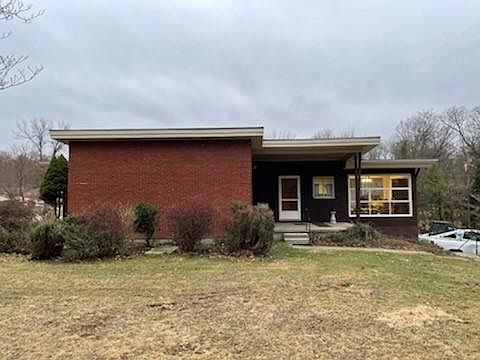 3rd image of 606 Beech Dr