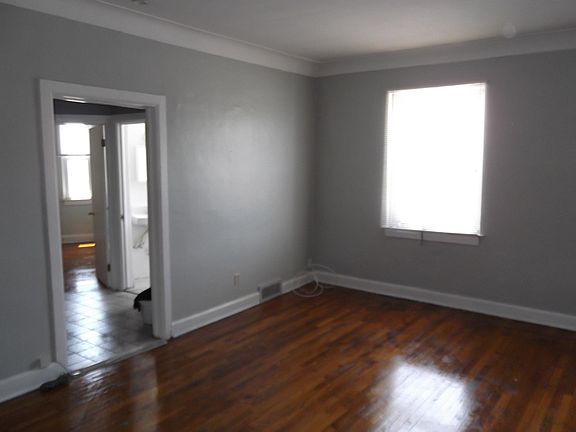 3rd image of 146 E Hazelhurst St APT 7