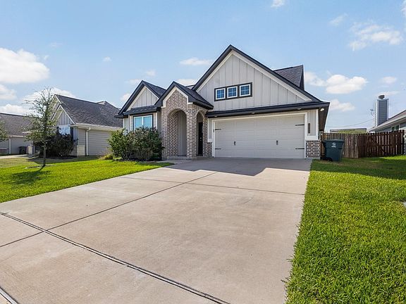 2nd image of 1905 Cambria Dr