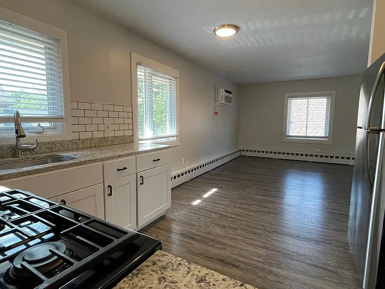 689 Lowry Ave NE #9 — Photo 21