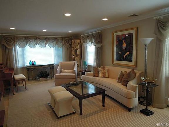 5th image of 11 Pecan Valley Dr