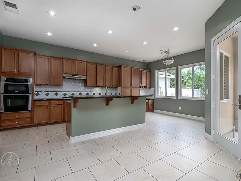 2722 Oakley St — Photo 12