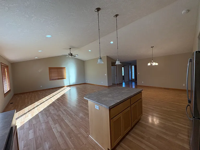 SW Juniper Ave — Photo 12