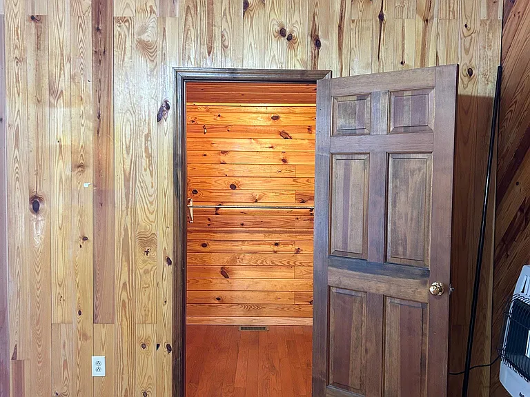 901 Temple Grove Rd — Photo 10