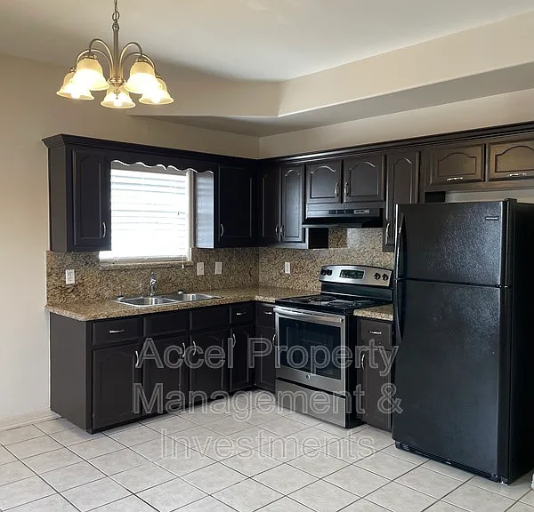 201 Gastel Cir #F — Photo 4