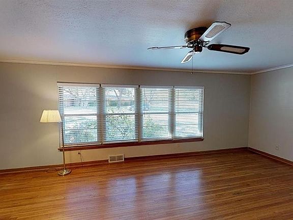 4th image of 4716 Holiday Ln W