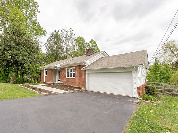 5th image of 428 Brookwood Dr