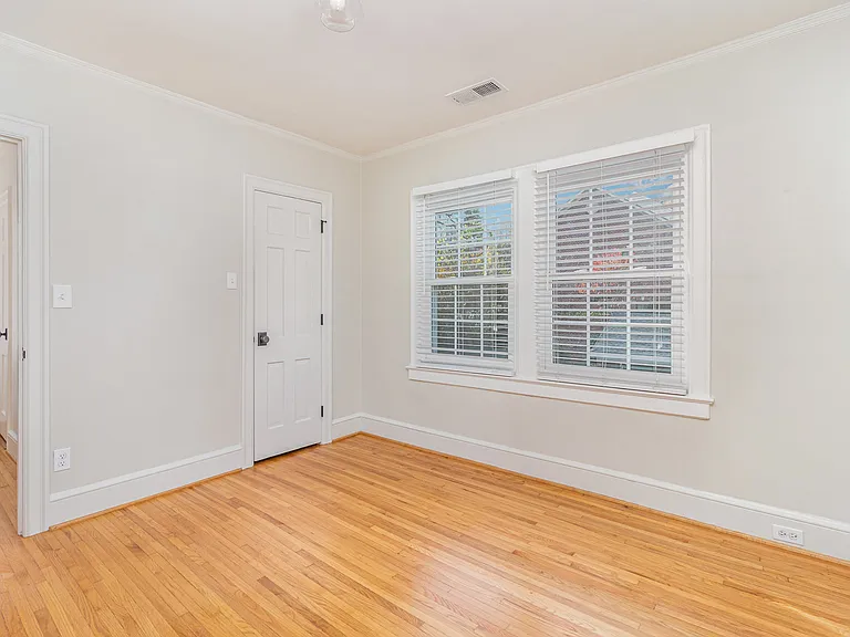 2240 Roswell Ave #4 — Photo 5