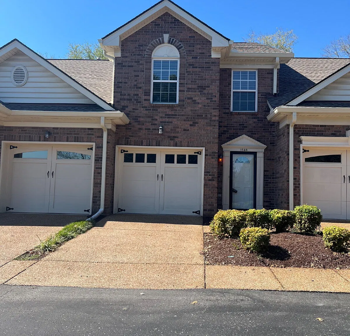 2 bed, 2.5 bath, 1492 sqft, $2,200 — Photo 2