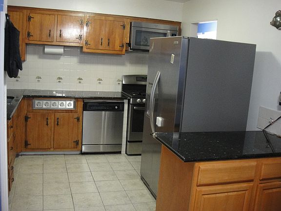 2nd image of 1185 Bellmore Ave