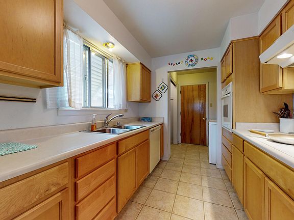 4th image of 8608 Hannett Ave NE