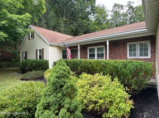 13 Chestnut Ln, Niskayuna, NY 12309