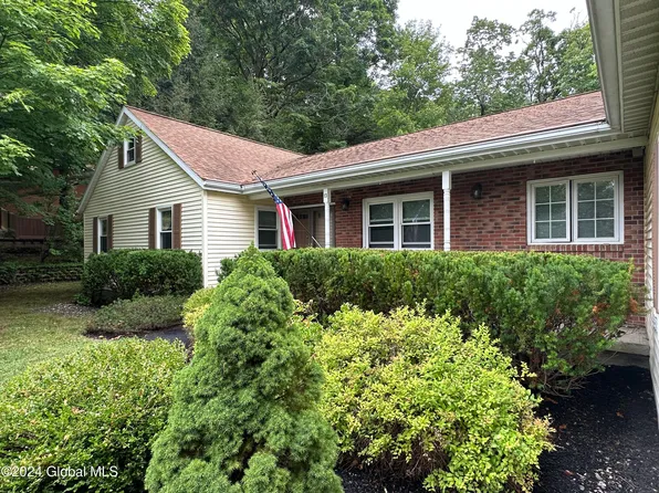 13 Chestnut Lane, Niskayuna, NY 12309