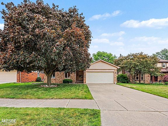 2nd image of 46396 Peach Grove Ave